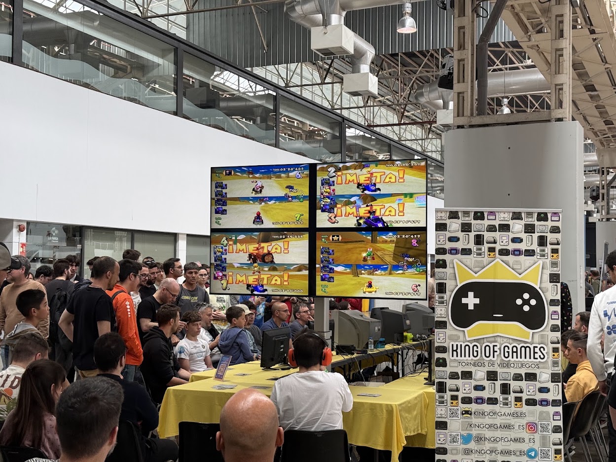 A crowd watching a four-screen Mario Kart tournament run by King of Games at Retro Barcelona.